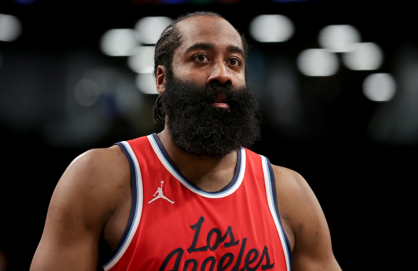 PG平台-快船惜败篮网，莱昂纳德表现出色