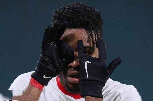 PG平台-红牛二队鏖战阿斯顿马丁，佩雷兹状态火热的简单介绍