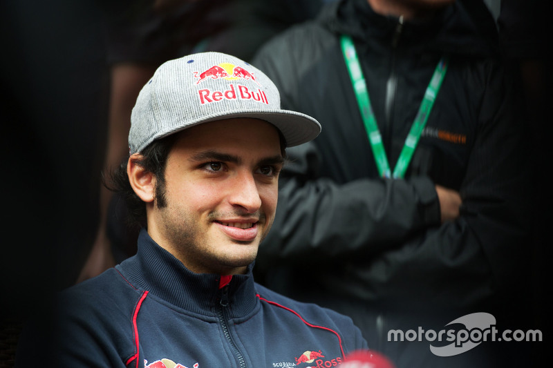 PG电子官网入口-包含梅赛德斯力克红牛二队，塞恩斯高光表现的词条